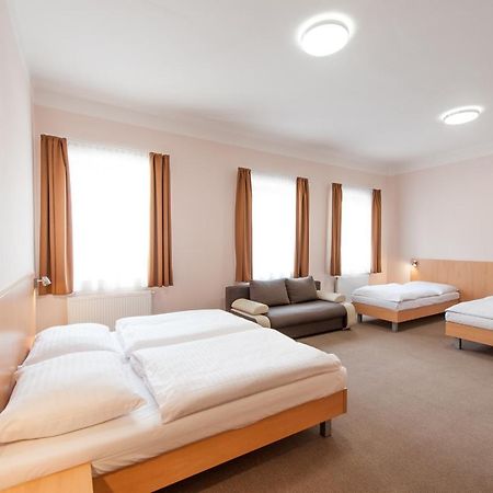 Hotel V Centru Чеське Будєйовіце Екстер'єр фото