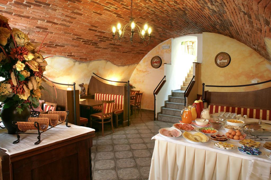 Hotel V Centru Чеське Будєйовіце Екстер'єр фото