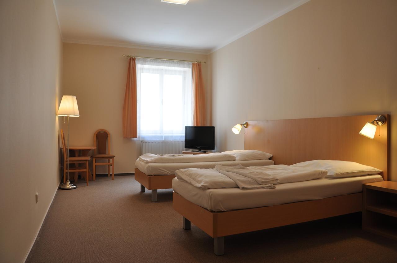 Hotel V Centru Чеське Будєйовіце Екстер'єр фото