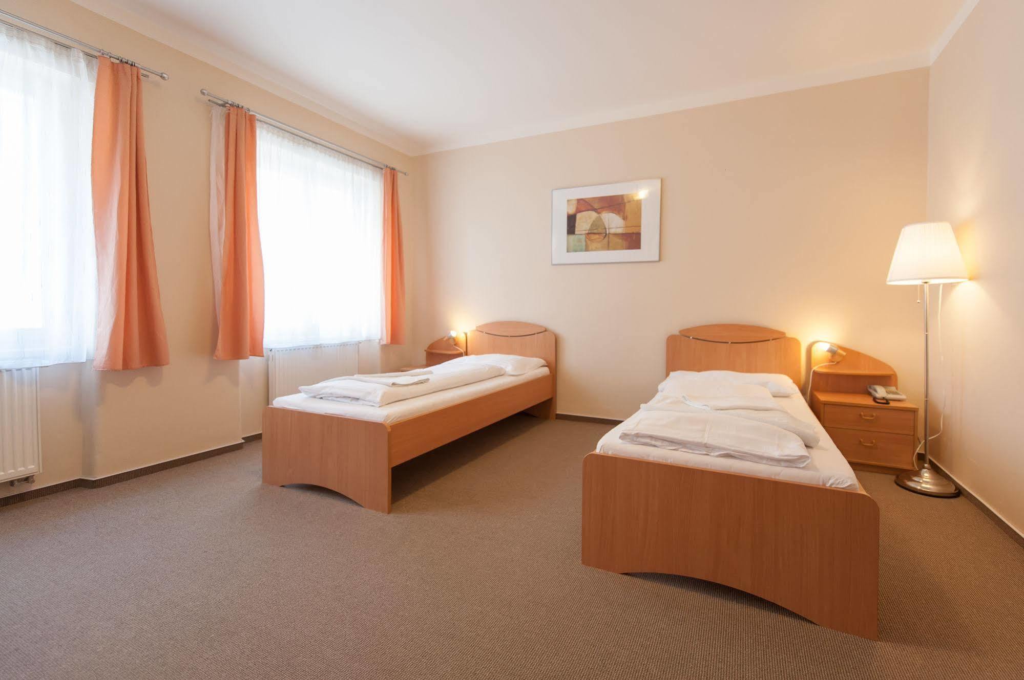 Hotel V Centru Чеське Будєйовіце Екстер'єр фото