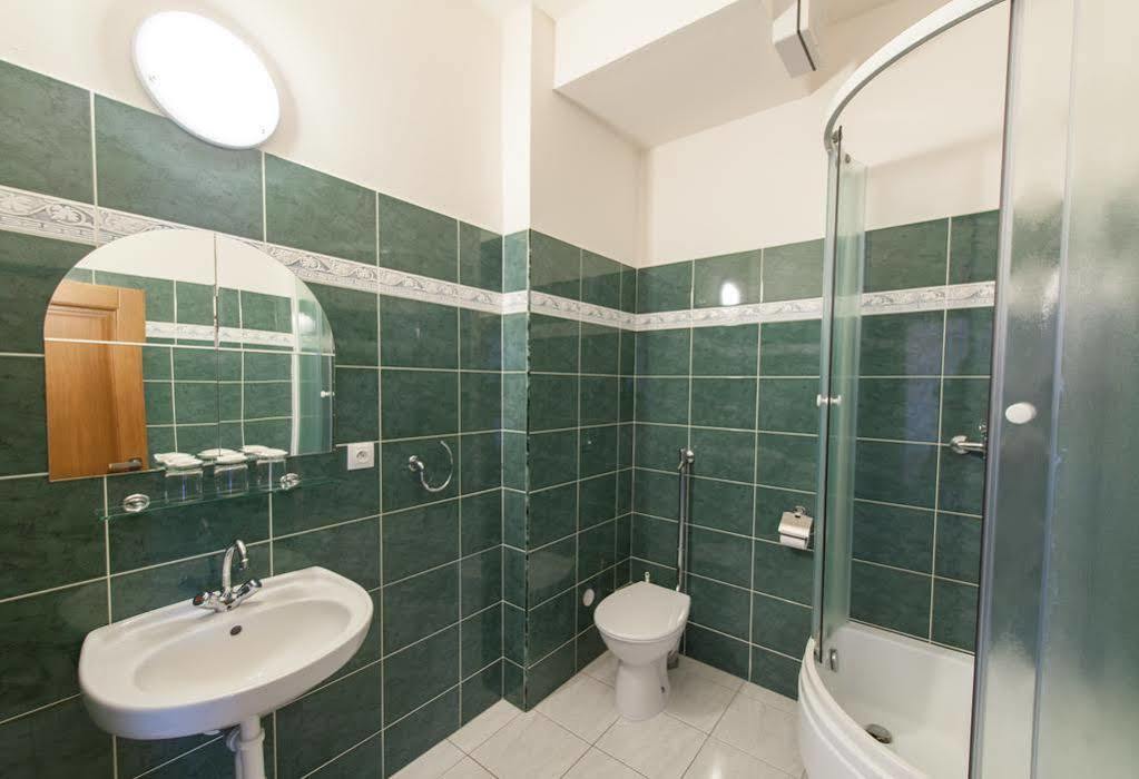 Hotel V Centru Чеське Будєйовіце Екстер'єр фото