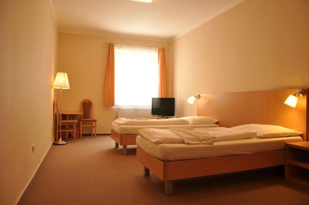 Hotel V Centru Чеське Будєйовіце Екстер'єр фото