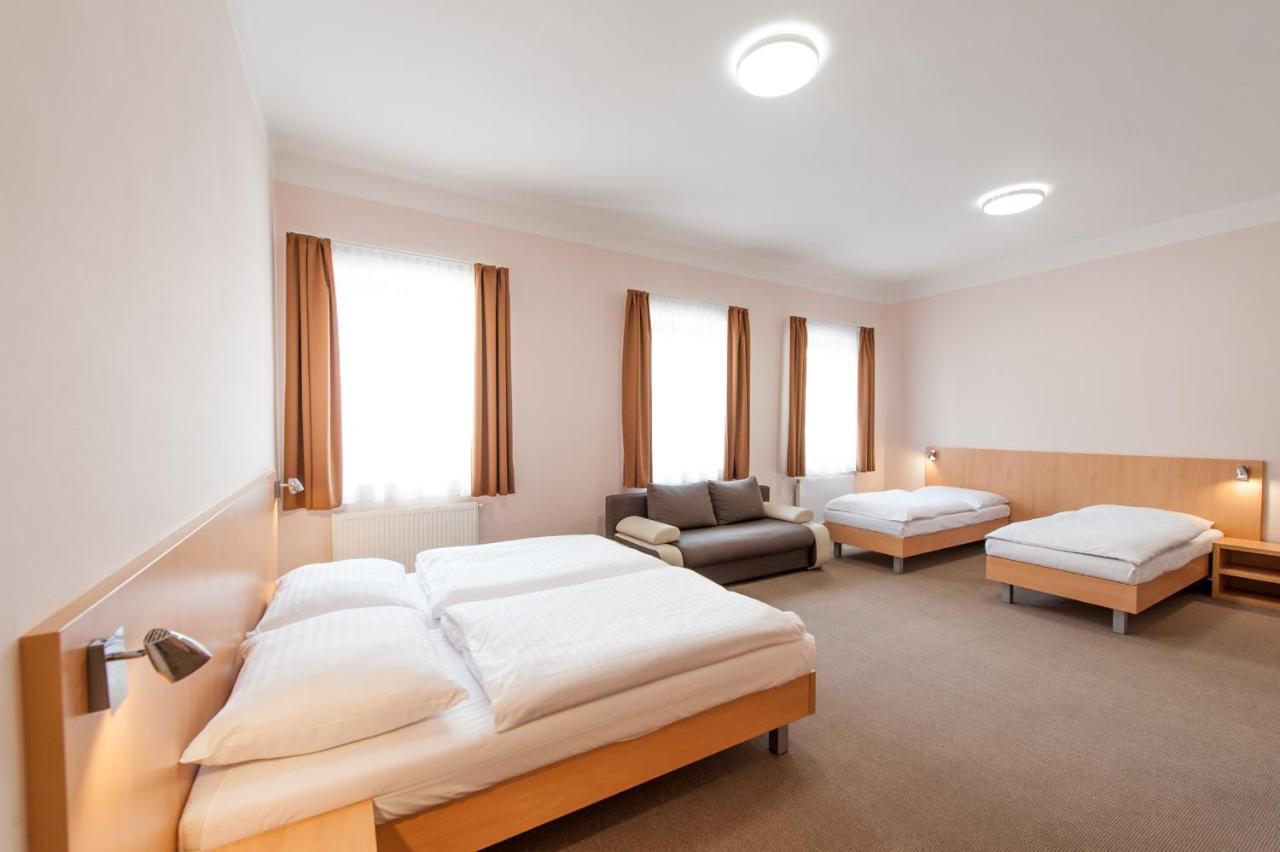 Hotel V Centru Чеське Будєйовіце Екстер'єр фото