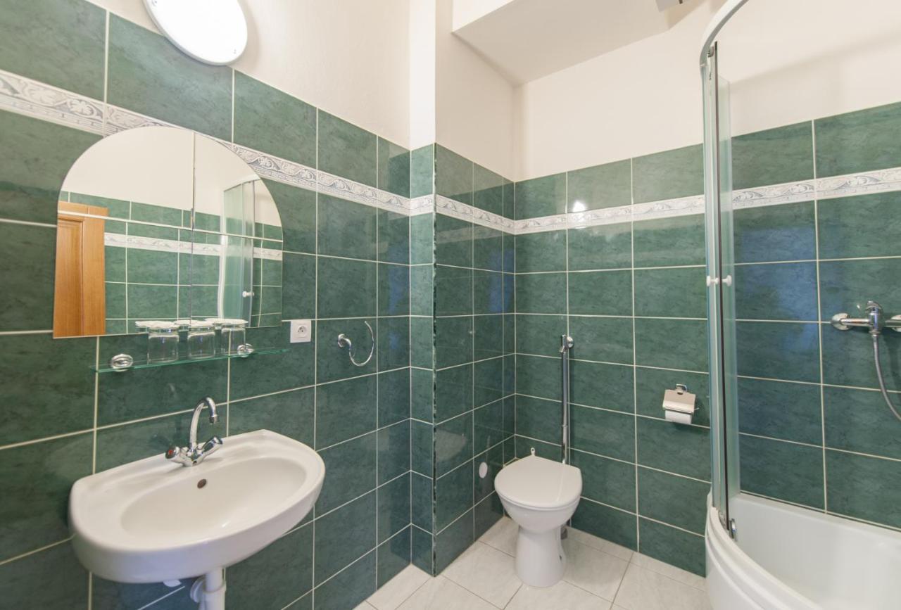 Hotel V Centru Чеське Будєйовіце Екстер'єр фото